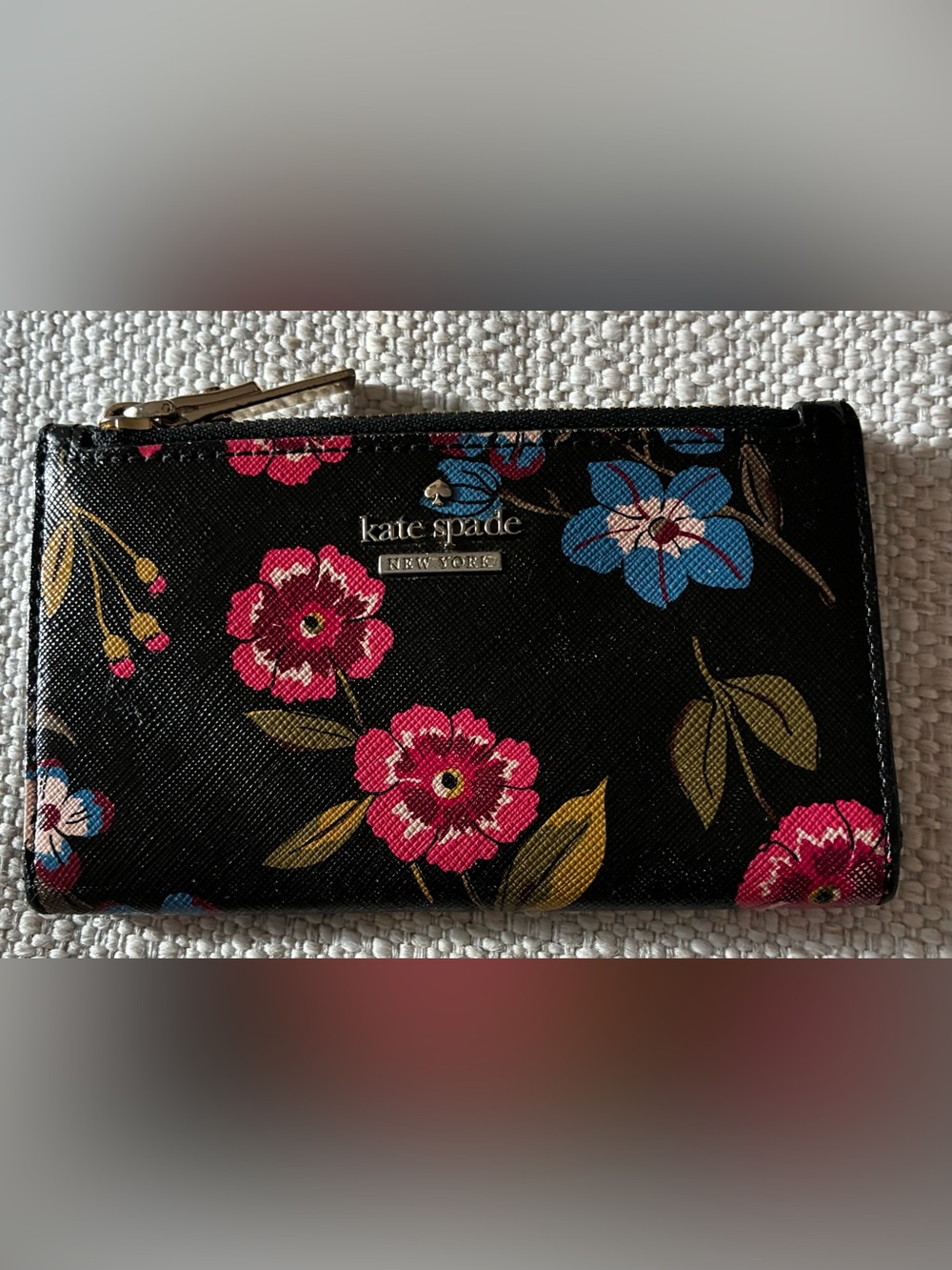 kate spade EUC Cameron Street Black Floral Zip Wallet